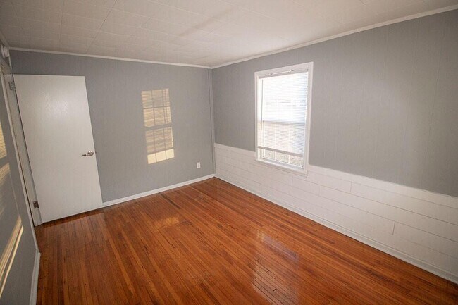 Building Photo - 1507 W Worley St
