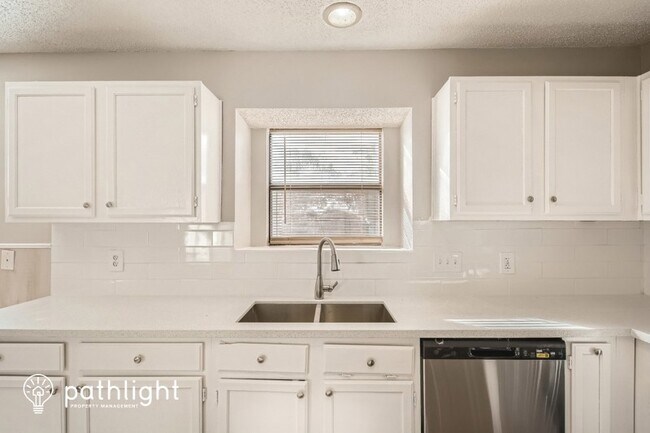 Building Photo - 2525 Brushwood Ln