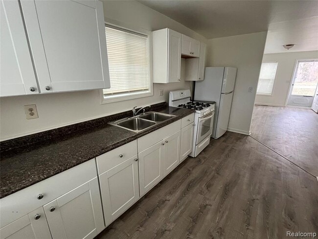 Building Photo - 438 Kenilworth Ave