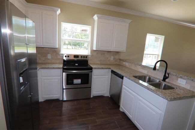 Building Photo - 6140 E Roundbunch Rd