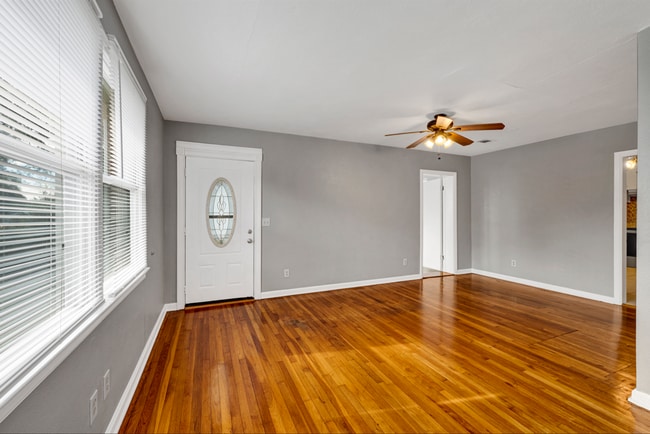 Building Photo - Cozy 3 bedroom home with large yard!