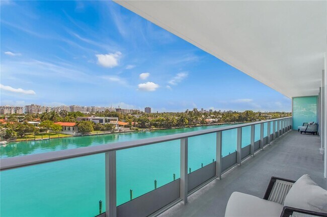 Building Photo - 9221 E Bay Harbor Dr