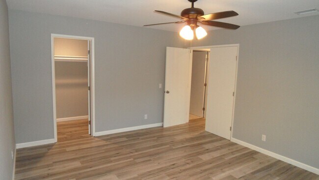 Building Photo - REMODELED 2BR; 1BA end unit condo w/ 1 car garage & 1 parking space