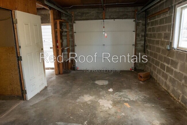 Building Photo - 1523 4th Ave NW