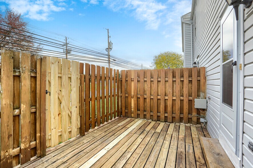 Building Photo - 843 Old Silver Spring Rd