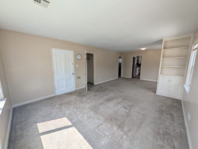 Building Photo - 4829 Gundry Ave