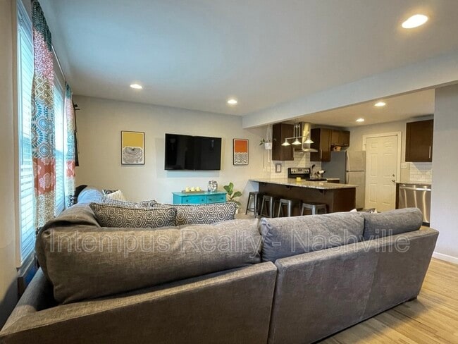 Building Photo - 120 Lucile St