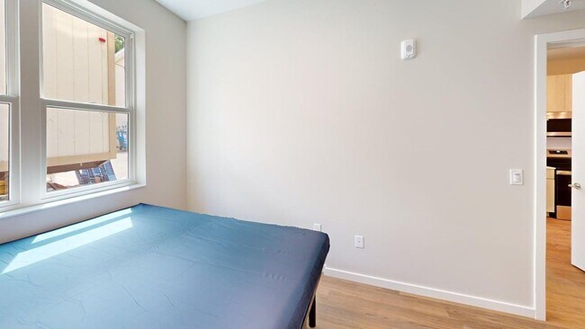 Interior Photo - 404 E Clark