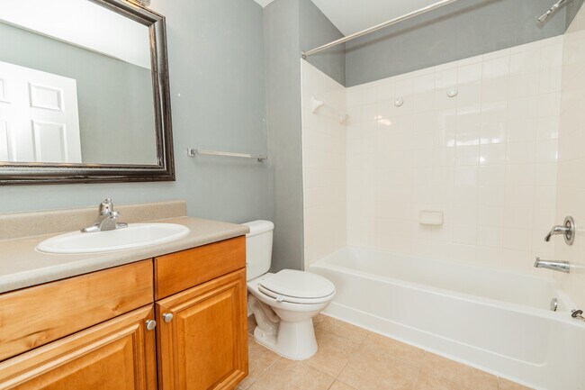 Building Photo - 794 Majestic Dr
