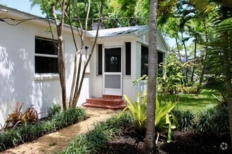 Building Photo - Fully Renovated 3/3 Northwood Home with Gu...
