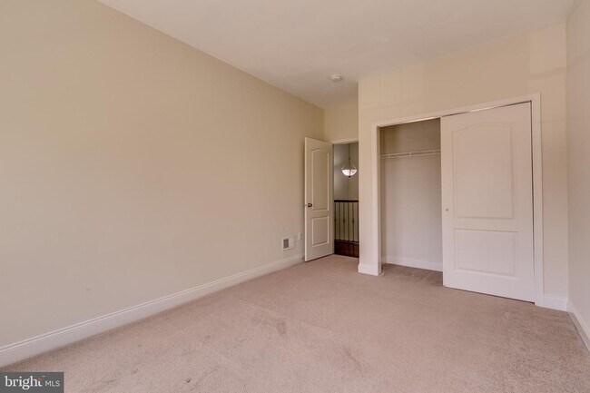 Building Photo - 42948 Courtland Chase Square