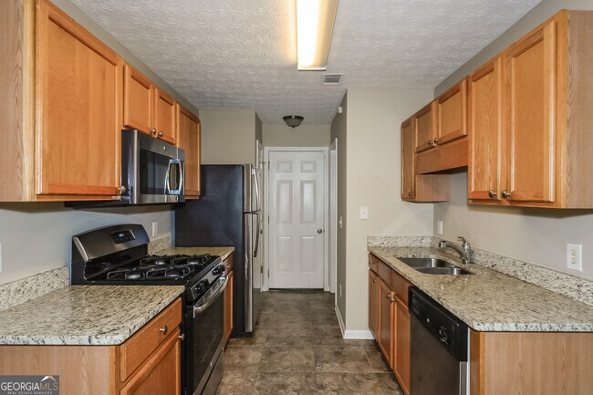 Building Photo - 815 Lakeside Cir