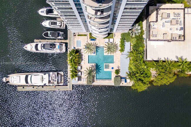 Building Photo - 17301 Biscayne Blvd