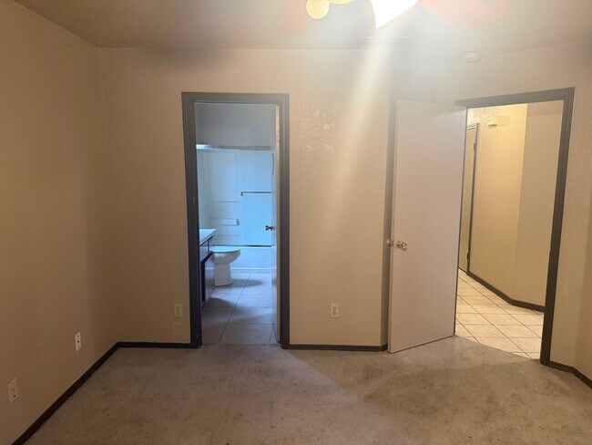 Building Photo - 3 Bd-2bth Move in Ready!!