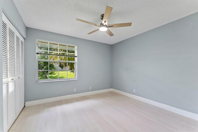 Building Photo - 1248 Lake Breeze Dr