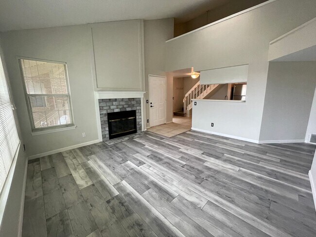 Building Photo - $0 DEPOSIT OPTION. BRIGHT AND AIRY TWO BEDROOM OTERO RIDGE CONDO WITH LOFT!