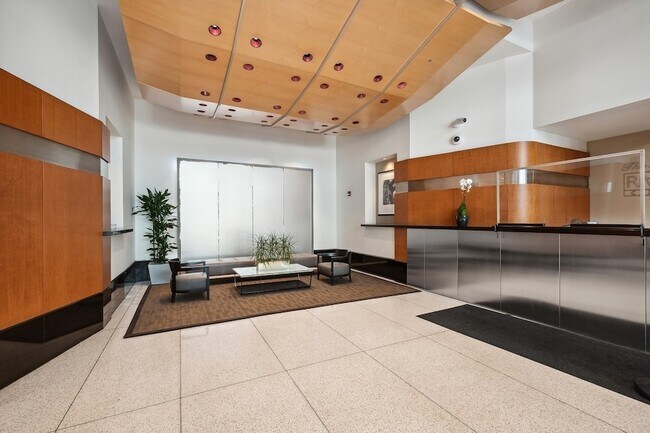 Building Photo - 512 N McClurg Ct