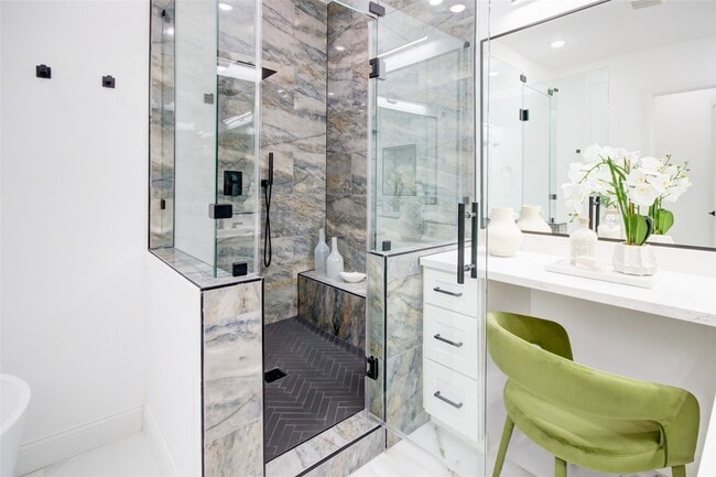 Building Photo - 1214 W 24th St