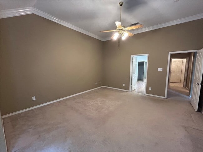 Building Photo - 2603 Hillside Dr