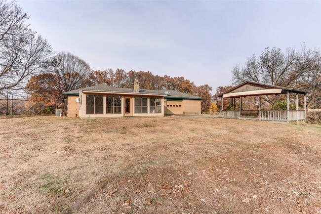 Building Photo - 111 Templeton Rd