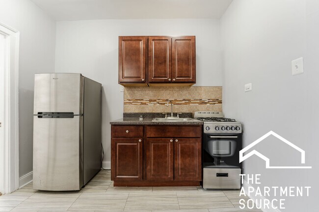 Building Photo - 6930 N Greenview Ave