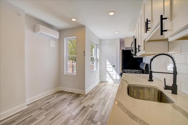 Building Photo - 95 E Duval St