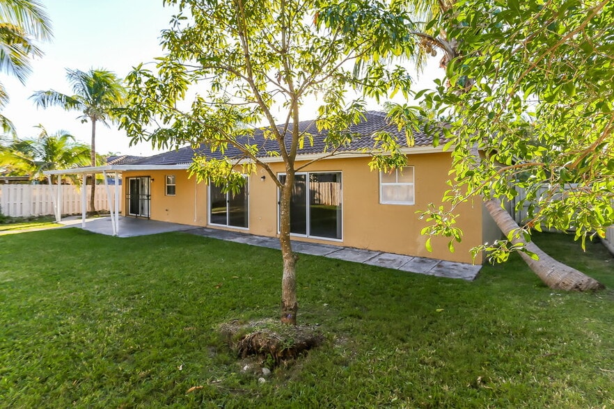 Building Photo - 18081 SW 152nd Ct