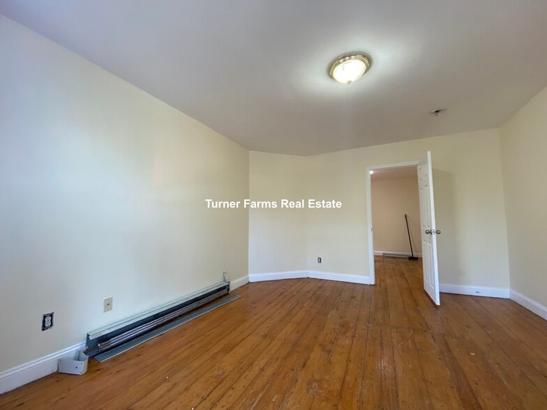 Building Photo - 65 Pleasant St