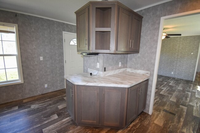 Building Photo - Two Bedroom Updated Mobile Home with Fenced Yard!