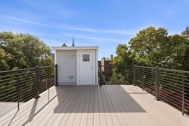 Building Photo - 587 E Broadway