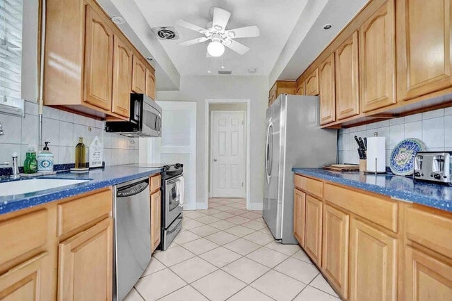 Building Photo - 326 Walnut St