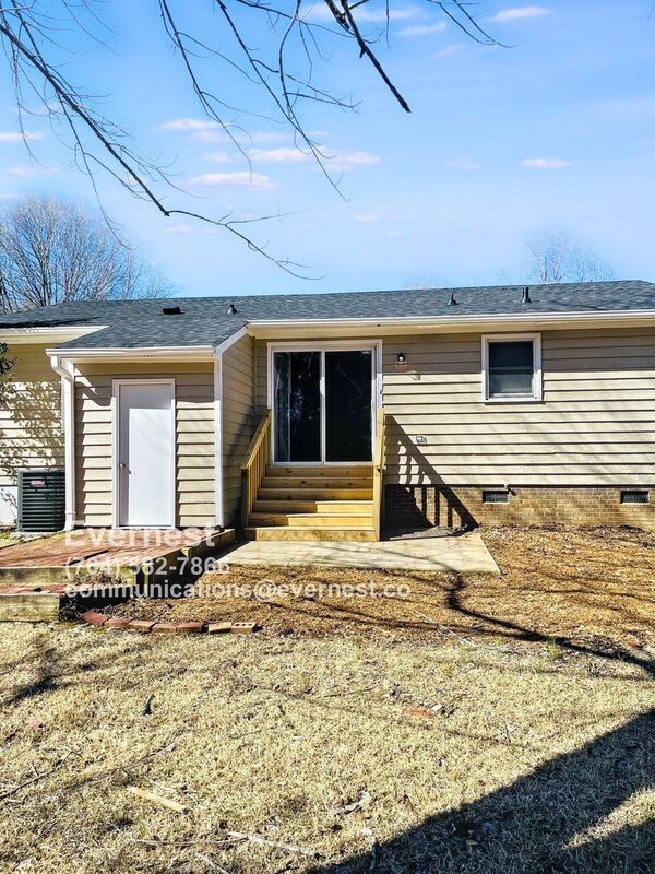 Building Photo - 3100 Chenango Dr