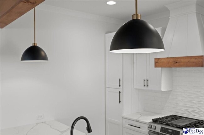 Building Photo - 501 W Cheves St