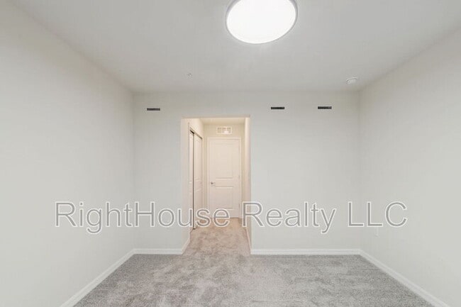 Building Photo - 3082 Emerald Acrs Ln