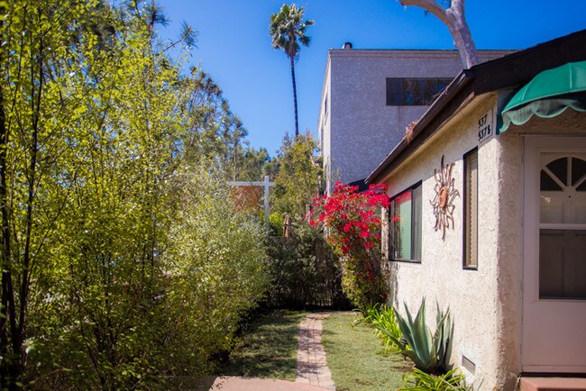 Building Photo - 539 Venice Way