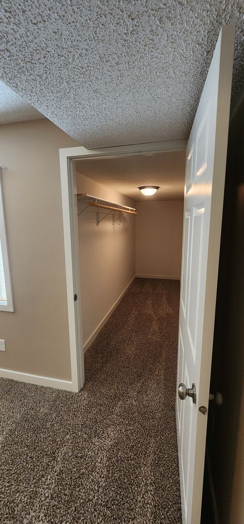 Building Photo - Beautiful 3 Bed, End Unit, Town Home for Rent