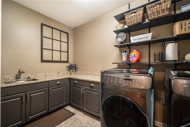 Building Photo - 5041 Towne Lake Hill N