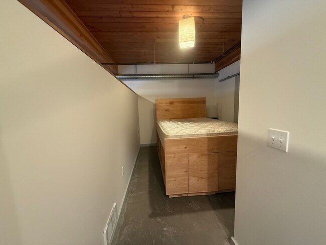 Building Photo - Veer Lofts Condominiums - South Lake Union