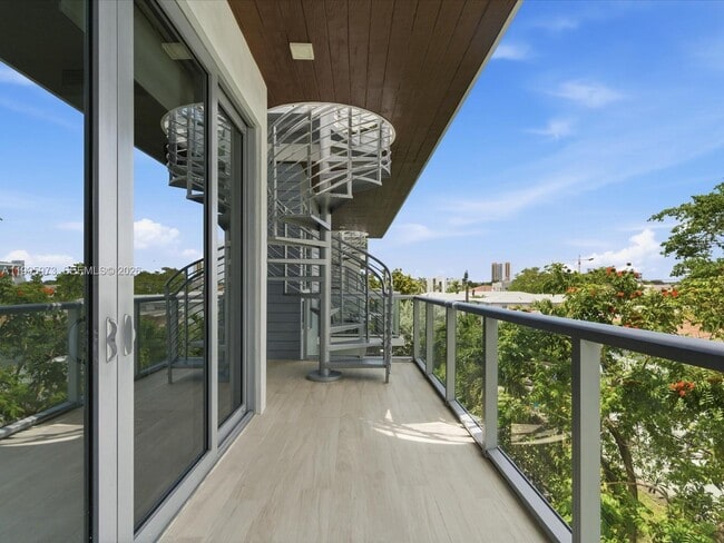 Building Photo - 529 SW 11th St