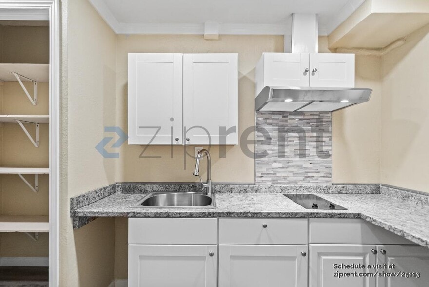 Building Photo - Unit C