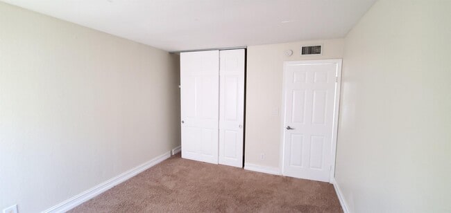 Building Photo - 519 SW 1st Ct