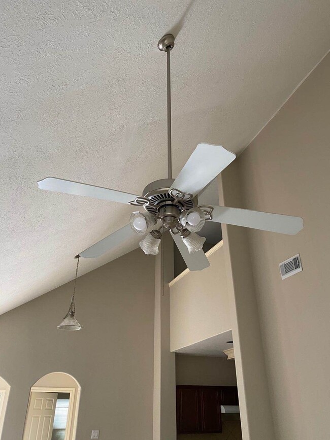 Building Photo - 818 Forest Fir