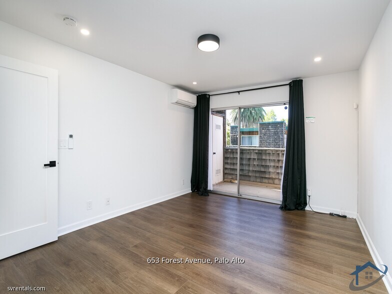 Building Photo - 653 Forest Ave