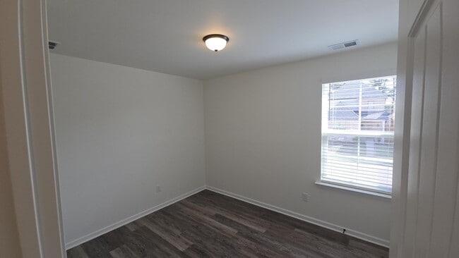 Building Photo - 1210 Pennock Dr