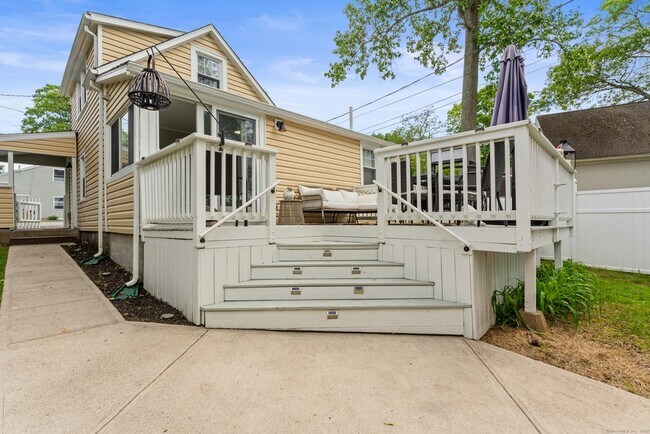 Building Photo - 15 Hawthorne Rd