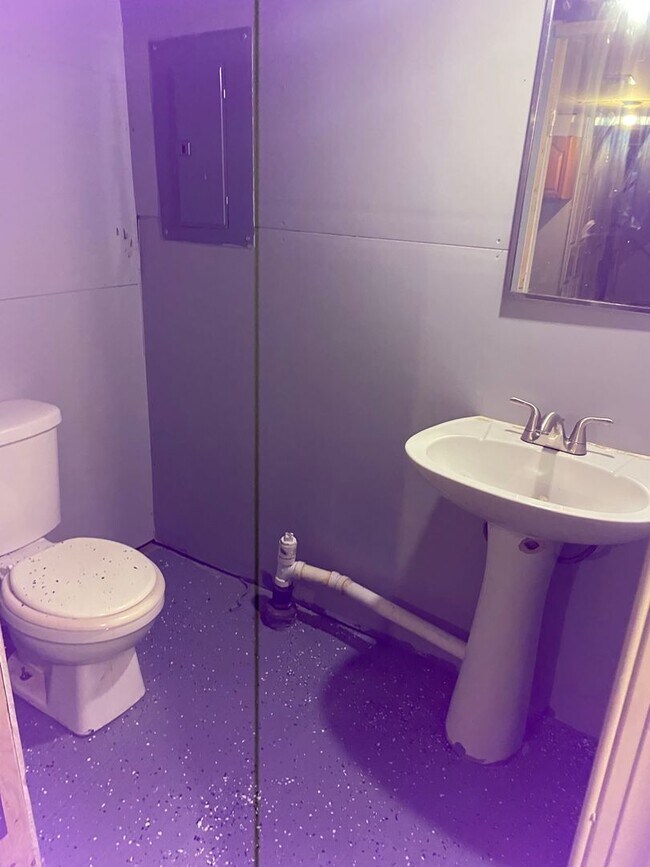 Building Photo - Spacious Home Available for Rent! Finished Basement! W/D! Front Porch! Available Now!