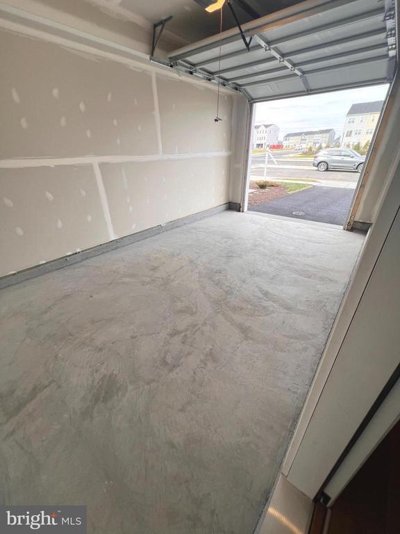 Building Photo - 102 FLAXEN MANE Ct