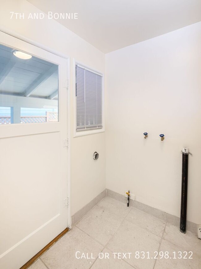 Building Photo - Charming 2 Bed, 1 Bath Home – Prime Coasta...