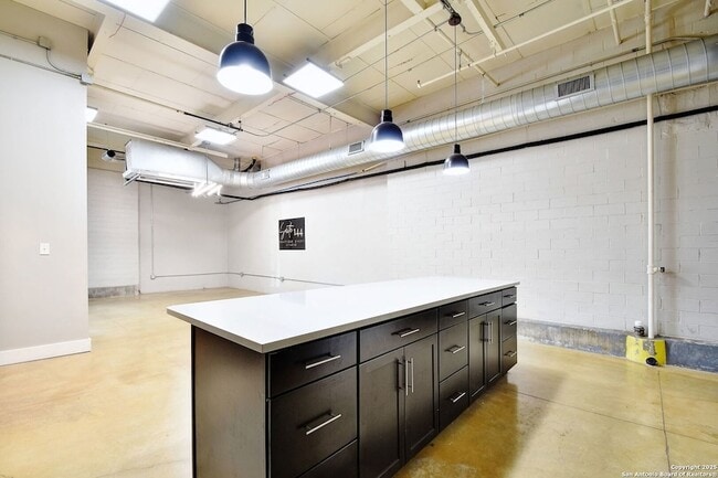 Building Photo - 3363 E Commerce St