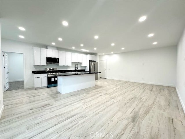 Building Photo - 6255 Woodman Ave